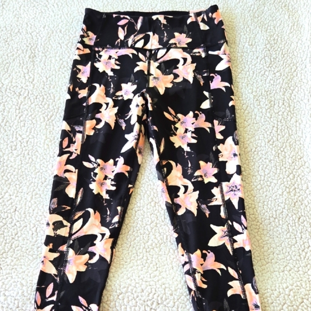 Victoria's Secret Incredible Essential Pink Floral Leggings
